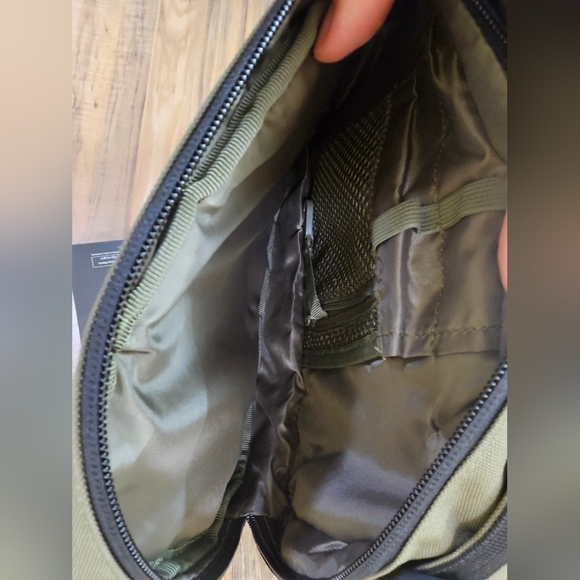 HIGHLAND TACTICAL Expo Sling Bag: Borsa A Tracolla Blu Navy, 5 Tasche